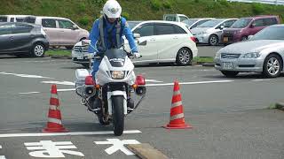Japanese Motorcycle Police Demonstration 　Low Speed Operation On Narrow Bridge
