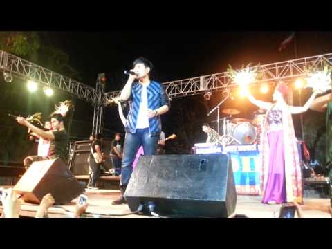แสดงสด เพลง ทบ.2 ลูกอิสาน ไผ่ พงศธร thumb
