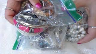 Beautiful Vintage Jewelry friend mail from Austin (Jewelry Picker ) lets see