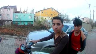 Mahalle Aralarında  Motosiklet Kullanan 13 Yaşında ki Suriyelileri Yakaladım. | 