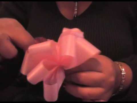 step by step on how to make a ribbon gift bow for all of your decorating 