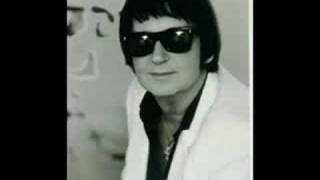 Watch Roy Orbison You Lay So Easy On My Mind video