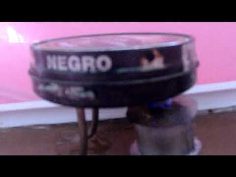 BOTE CON MATERIAL RECICLADO Y MOTOR A VAPOR