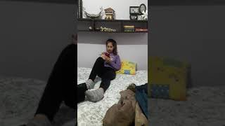 Kızlar Evde Tek Başınayken