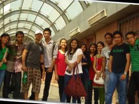 badal pe paon hai