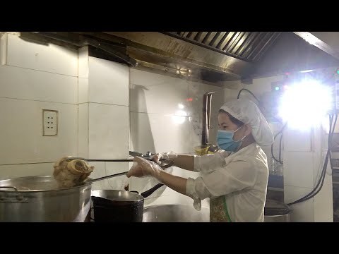 BÀ BÁN PHỞ TIẾT LỘ BÍ QUYẾT RỬA XƯƠNG NẤU PHỞ BÒ