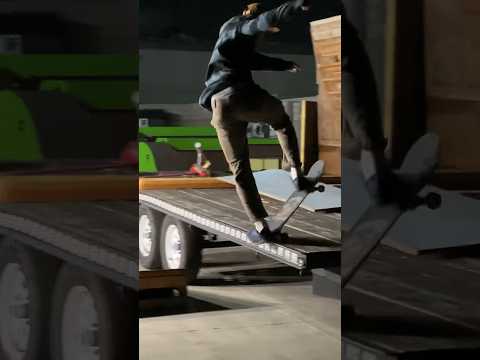 Front blunt the trailer - Phill Ceja‼️🙌🏽 #skateclipsdaily #miniramp #ramp #skate