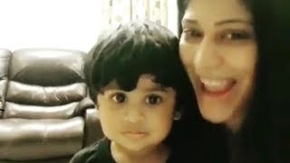 Nayaki Serial Heroine Anandhivijayalakshmi Cute Dubsmash With Team And Son