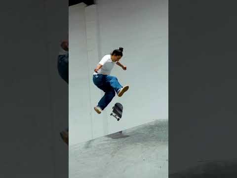 Mariah Duran sessioning the hip at P-Rod's Park - "Beyond The Ride" @KonaBigWave