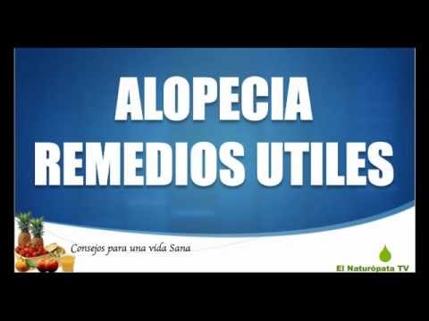 La máscara ordeñando el cabello por el limón