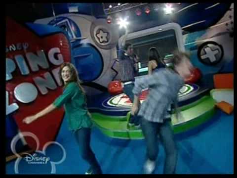 Disney Channel Zapping Zone Vale y Dani cantan