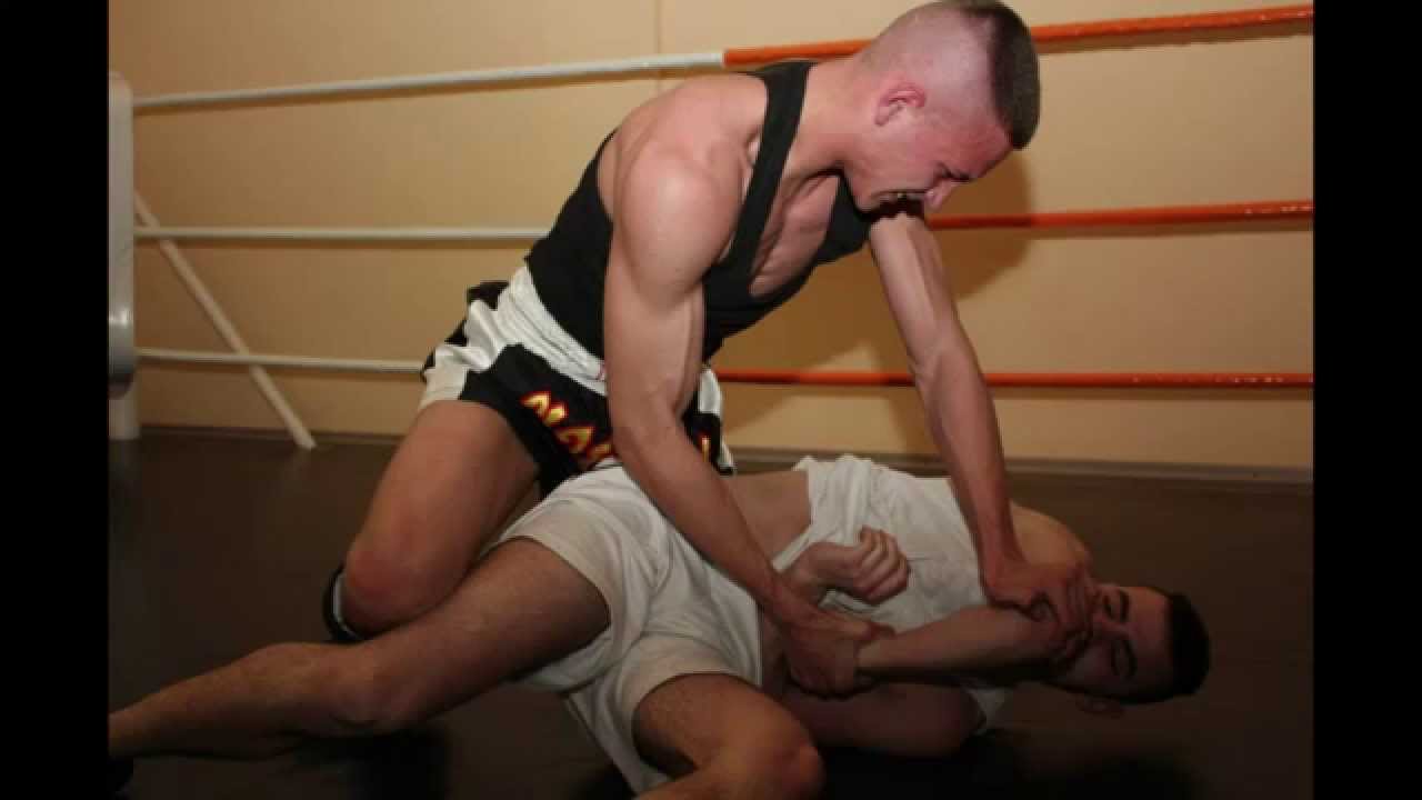 Боксер учит подругу самозащите и трахает ее после спарринга