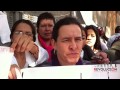 Mujeres protestan afuera del senado con calzones y pantalones