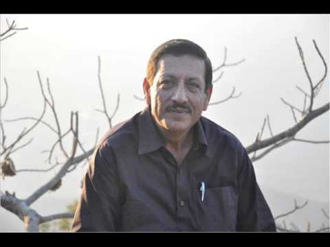 Director Sings Nasha Sharaab Main Hota Tau Nachti Botal