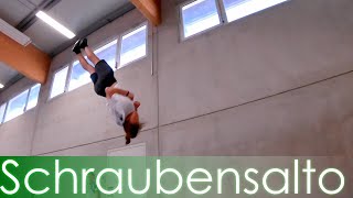 Wie lerne ich einen Rückwärtssalto mit Schraube? - Slow Motion Tutorial
