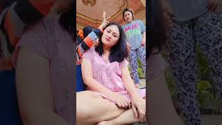 Duduk Santai Sore Hari Depan Rumah Bersama Keluarga