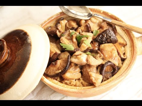 VIDEO : chicken and mushroom claypot rice 煲仔飯 - for fullfor fullrecipe: http://eastmeetskitchen.com/for fullfor fullrecipe: http://eastmeetskitchen.com/recipes/videos/chinese-for fullfor fullrecipe: http://eastmeetskitchen.com/for fullfor ...