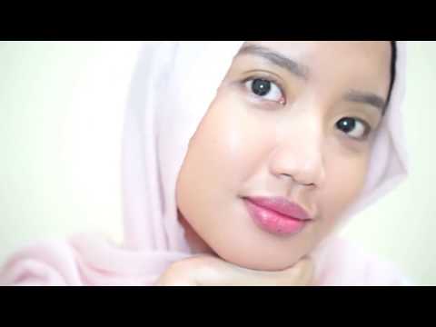 Korean Glass Skin Tutorial for Medium Skintone - YouTubeThis Korean "Glass Skin" trend is going viral!Glass skin adalah istilah untuk trend kulit yang tampak halus, lembab dan bercahaya sehingga terlihat "transparan" seperti kaca.Untuk mencapai hasil kulit yang sebening kaca, disarankan untuk exfoliasi kulit wajah terlebih dahulu. Kemudian dilanjutkan dengan penggunaan skincare seperti toner, serum dan beberapa layer pelembab. Agar tetap tampak natural sebaiknya menghindari memakai base makeup terlalu banyak.