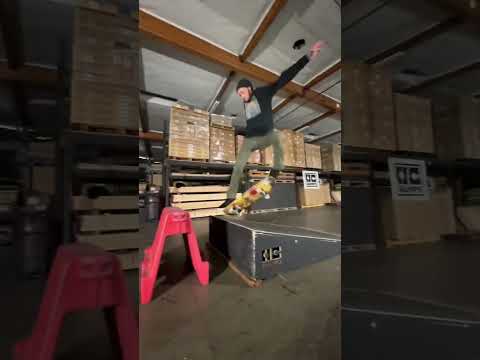 Crazy skate tricks ‼️ #skatelife #skateclipsdaily #skateboardingisfun #skateboarding #doakickflip