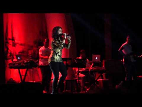 Sunidhichauhan sings Mind Blowing Mahiya in Chennai Concert...