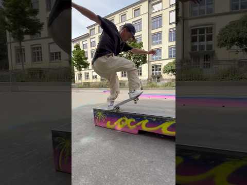 This probably feels like a trust fall. #skatepark #pizzaskateboards