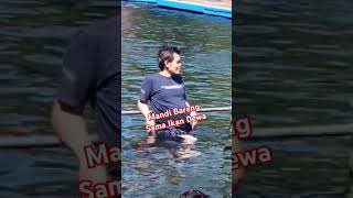 Mandi Bareng Sama Ikan Dewa
