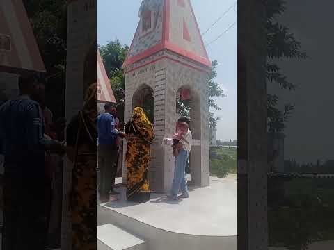 बजरंगबली का दर्शन करने आयी थी मंदिर बजरंगबली का दर्शन करने आयी थी मंदिर