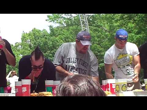 Humble Bob Shoudt IFOCE Funnel Cake Eating Contest Kings Dominion