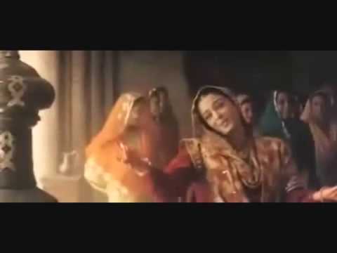 Aishwarya Rai-Bachchan - kannamochi yenada (Tamil Song)
