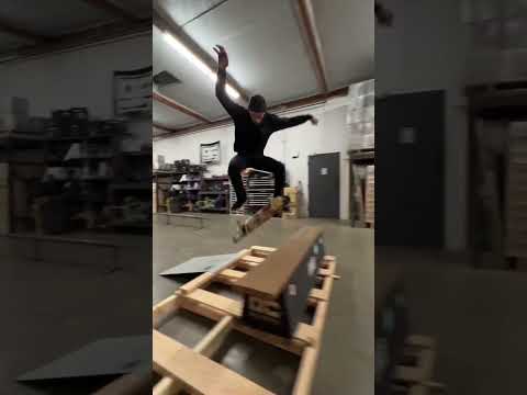 Curb kicker to butter bench ‼️ #skatelife #skateclipsdaily #skateboarding #skateboardingisfun
