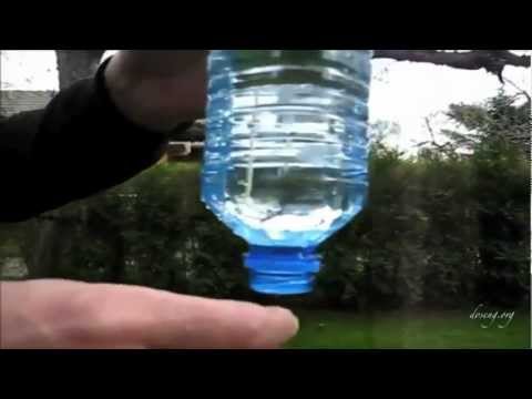 Как сделать фокус вода не выливается из бутылки Как сделать фокус вода не выливается из бутылки
