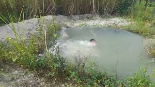 Tomando Banho Na Piscina De Pobre.