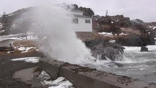 Pounding Waves Pounding Waves