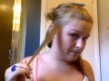 RAGAZZA SI BRUCIA I CAPELLI CON LA PIASTRA!