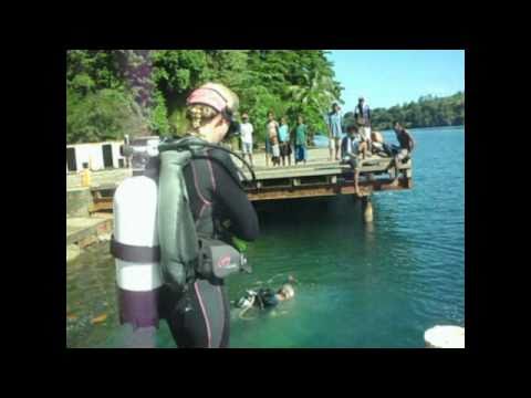 0 Scuba Diver Girls do a Dusk Dive with a Sea Horse