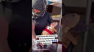 Çadırlarda yaşayan ikiz bebek