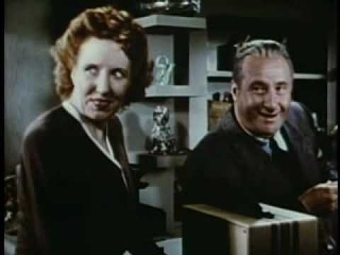 Kate Smith introduces God Bless America