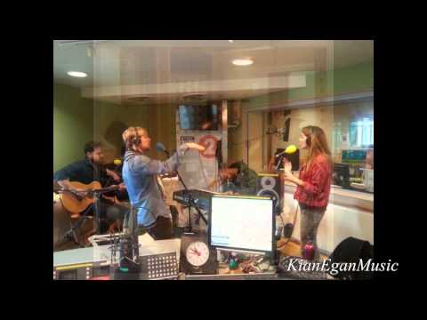 Kian Egan & Jodi Albert - I Run To You (Acoustic Version) Kian Egan & Jodi Albert - I Run To You (Acoustic Version) klip izle