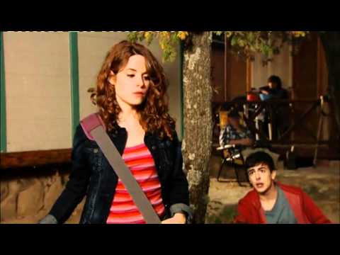 Con el culo al aire - Dani besa a Dulce