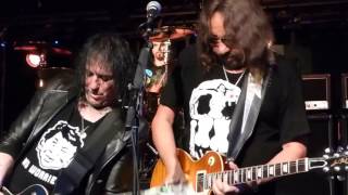 Watch Ace Frehley Deuce live video