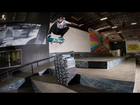 Lizard King Does 25 Tricks Over 25 Shoes