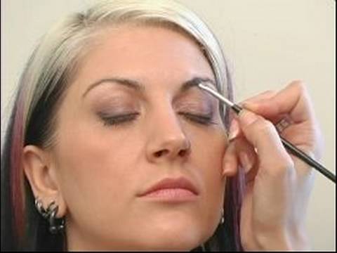 how to apply eyebrow makeup. How to apply natural eyebrow makeup and get a natural makeup look;
