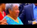 Junior Seau's mother weeps over son's death