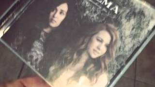 Watch Poema Fallin video