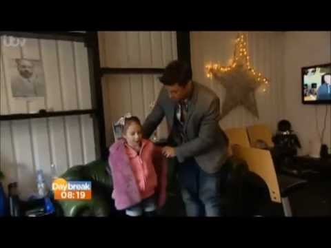 Duncan James & his daughter Tianie-Finn at Daybreak (05.04.2013) Duncan James & his daughter Tianie-Finn at Daybreak (05.04.2013) klip izle