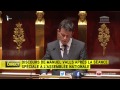 Manuel Valls rend hommage aux "3 couleurs" des policiers tués