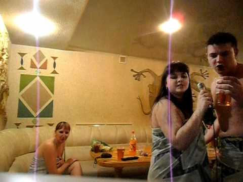 Друзья отдохнули с проституткой в бане и сняли коротенький ролик