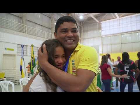 Entrega de medalhas e troféus na final dos jogos escolares municipal