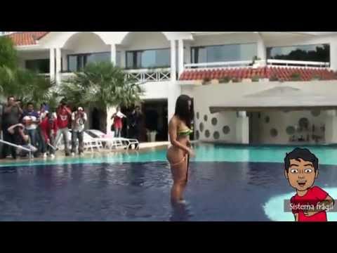 Fabiola Martinez sin ropa, piscinazo Infartante