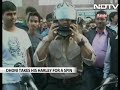 MS Dhoni takes a ride on his Harley Davidson klip izle